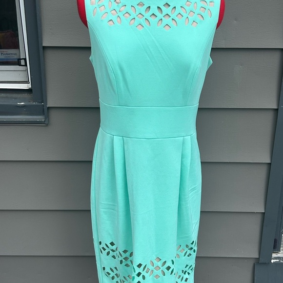 ➕Sangria Mint Green Sleeveless Dress with cut out design - Picture 9 of 11